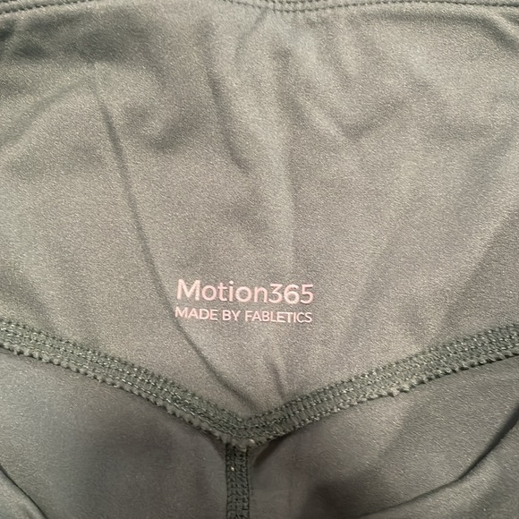 Fabletics full length green tight w/ back pockets - Picture 5 of 5